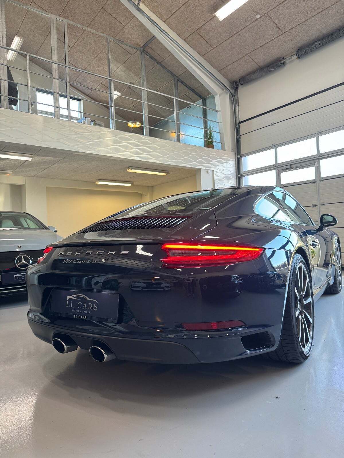 Gul Porsche 911 Carrera S fra 2017