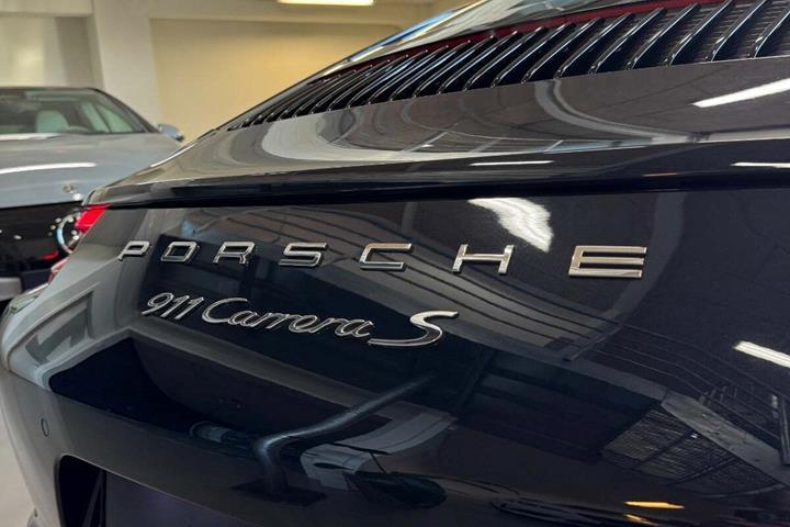 Gul Porsche 911 Carrera S fra 2017