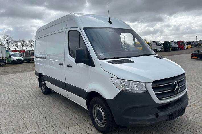 Hvid Mercedes Sprinter 317 fra 2021