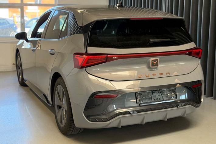 Grå Cupra Born fra 2023