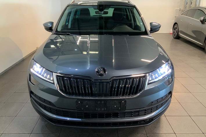 Grå Skoda Karoq fra 2020