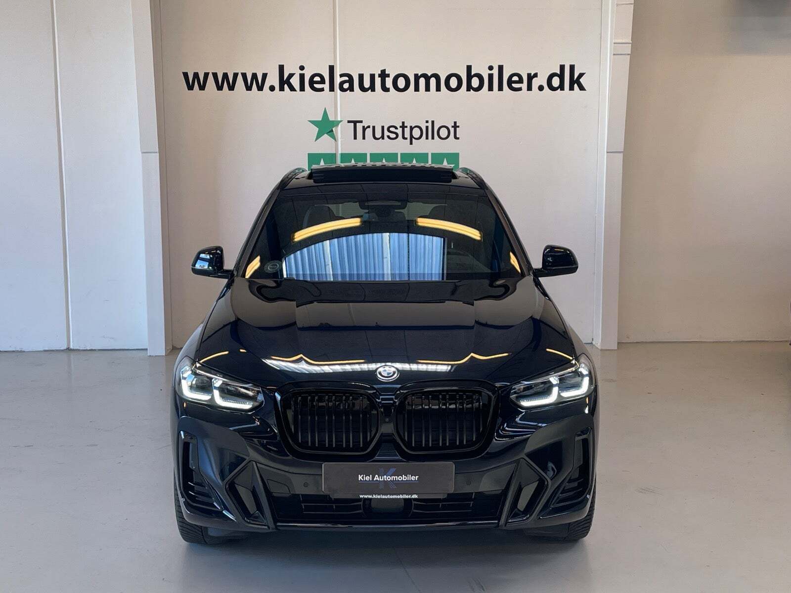 Sort BMW iX3 fra 2023