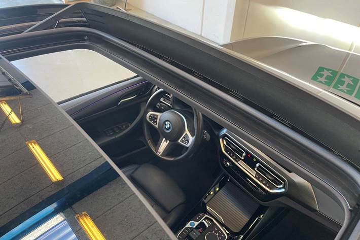 Sort BMW iX3 fra 2023