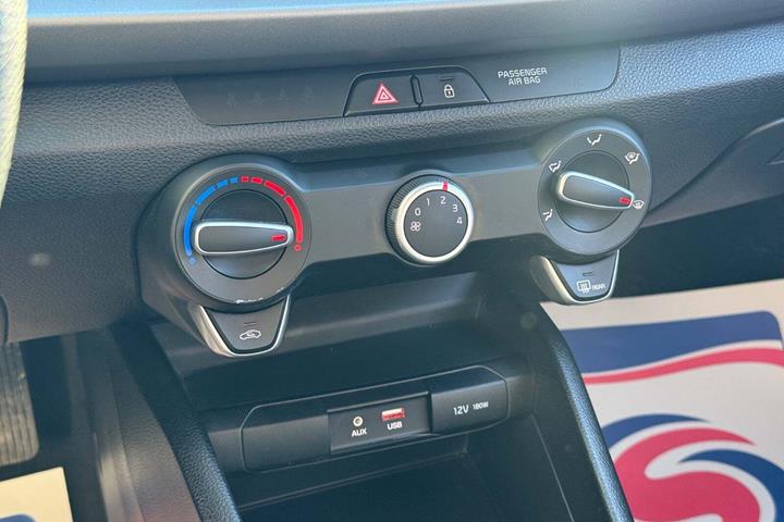 Rød Kia Rio fra 2017