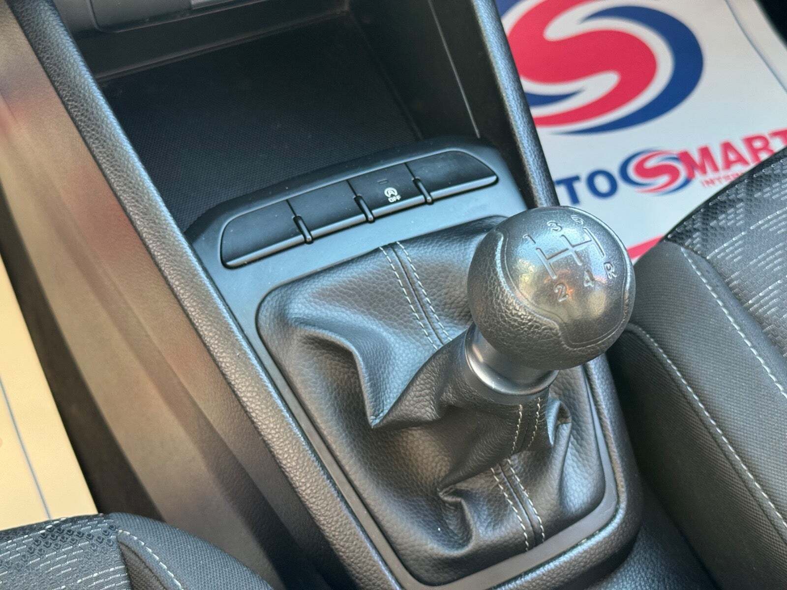Rød Kia Rio fra 2017