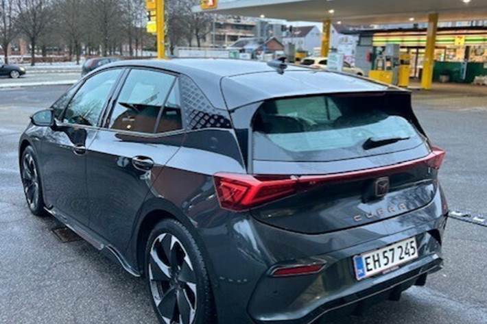 Grå Cupra Born fra 2023