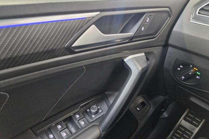 Grå VW Tiguan fra 2021