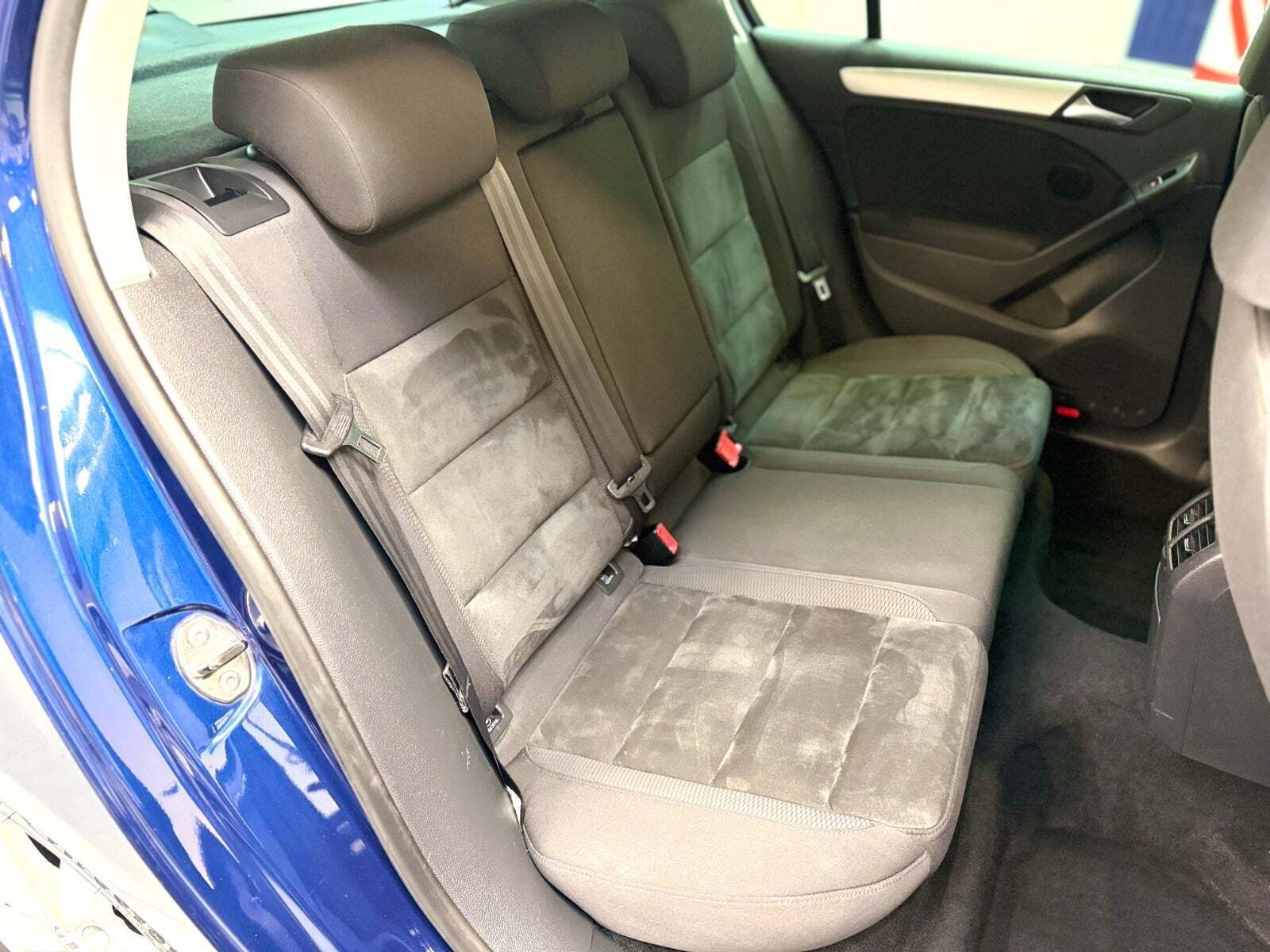 Blå VW Golf VI fra 2012