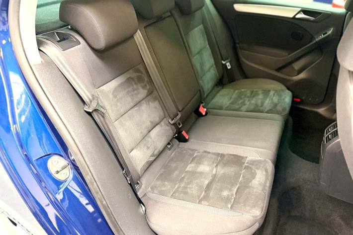 Blå VW Golf VI fra 2012