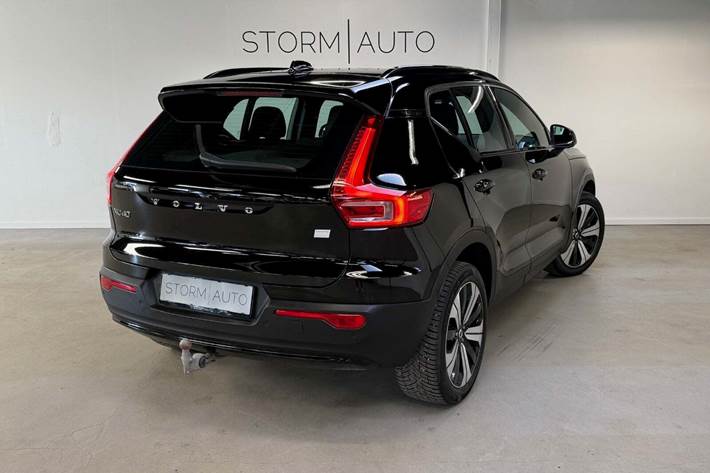 Sort Volvo XC40 fra 2023