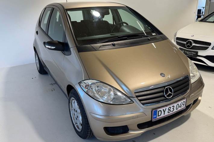 Gul Mercedes A160 fra 2007 set udefra