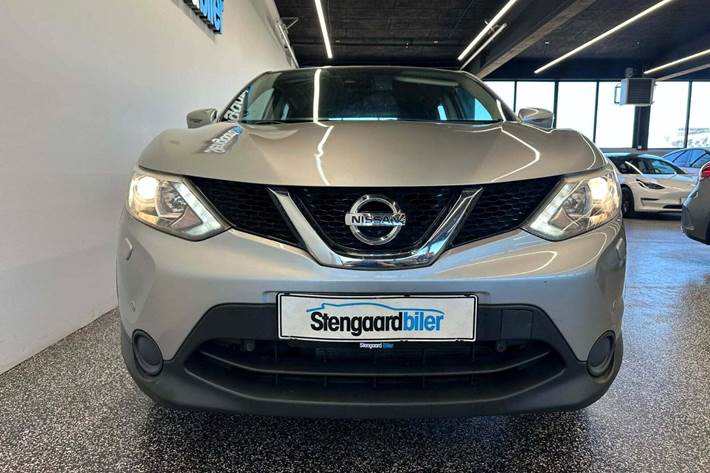 Grå Nissan Qashqai fra 2016