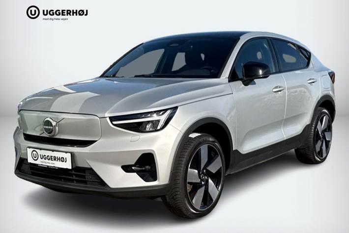 Sølv Volvo C40 fra 2023 set udefra