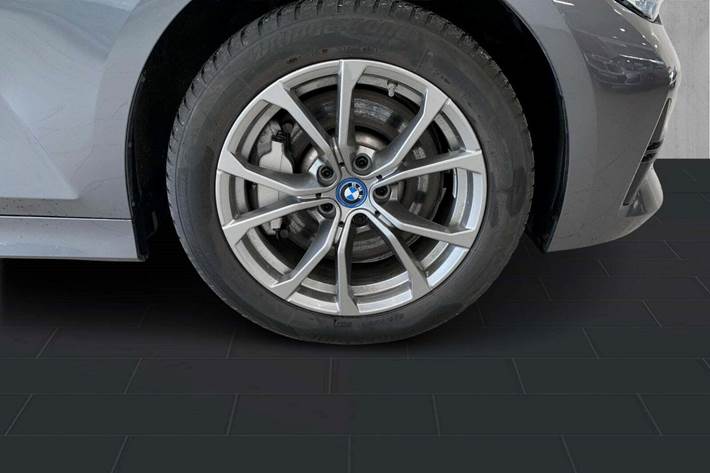 undefined BMW 330e fra 2022