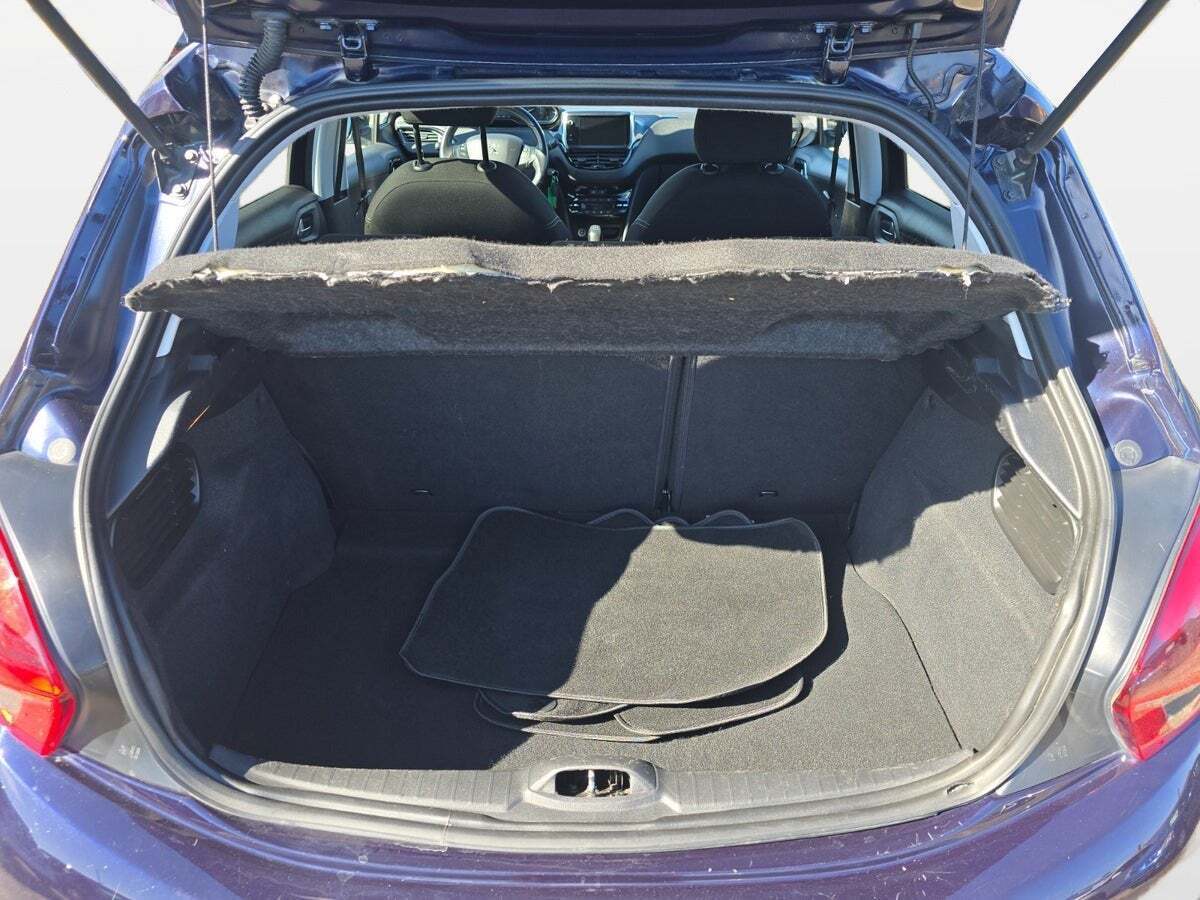 Blå Peugeot 208 fra 2018