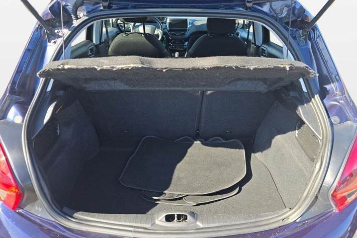 Blå Peugeot 208 fra 2018