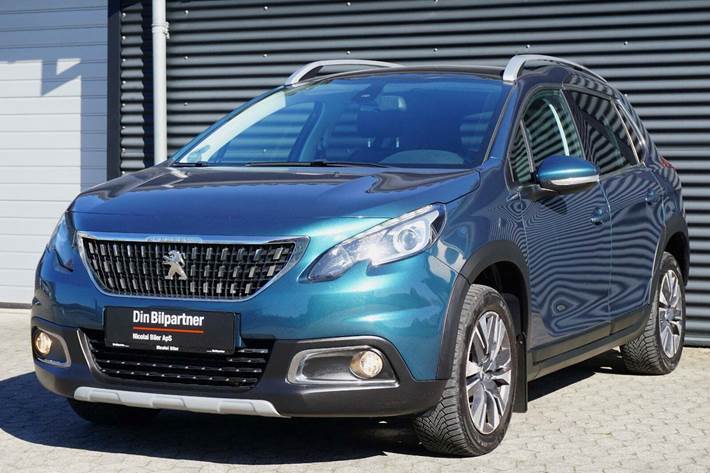 Blå Peugeot 2008 fra 2017