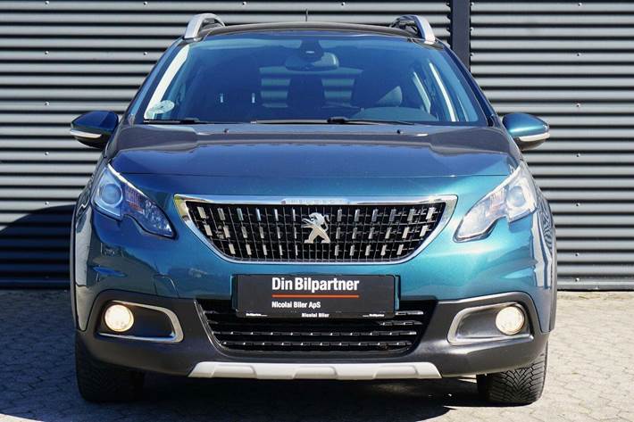 Blå Peugeot 2008 fra 2017