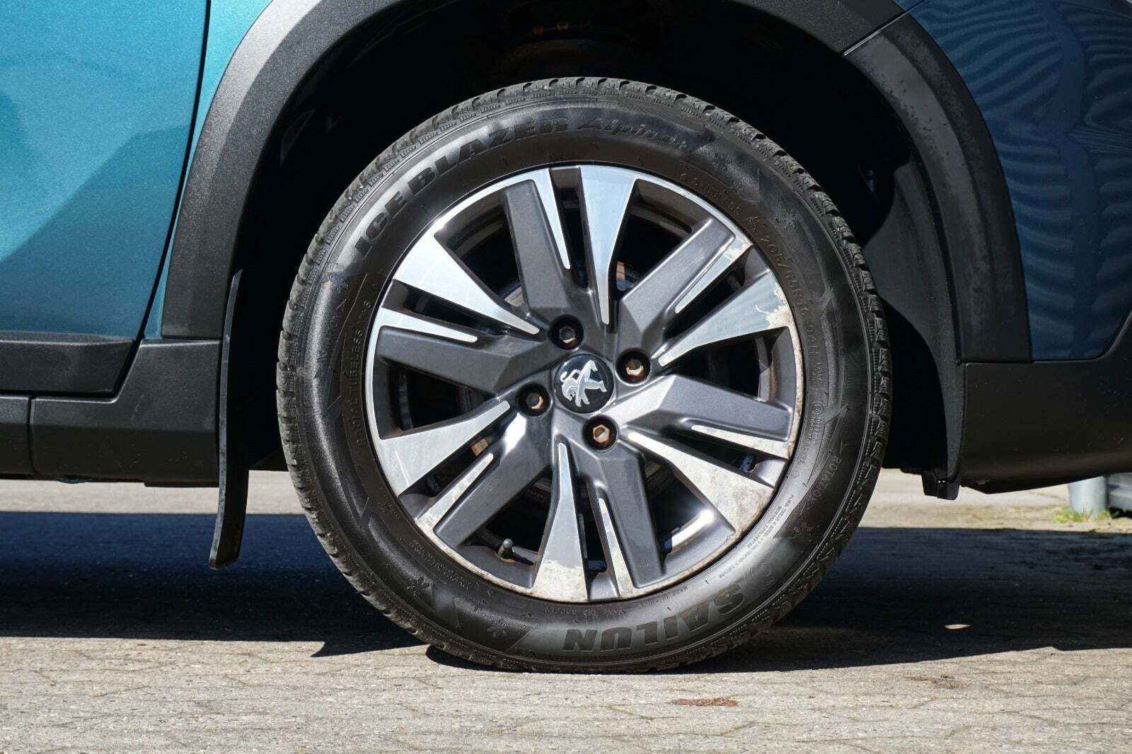 Peugeot 2008 1,6 BlueHDi 100 Allure Sky