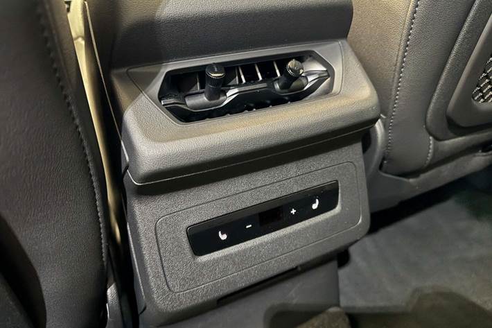 Hvid Audi Q6 e-tron fra 2025