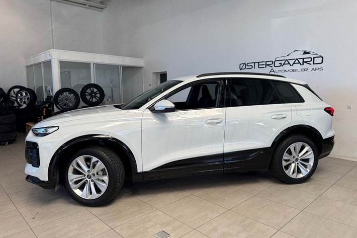 Hvid Audi Q6 e-tron fra 2025