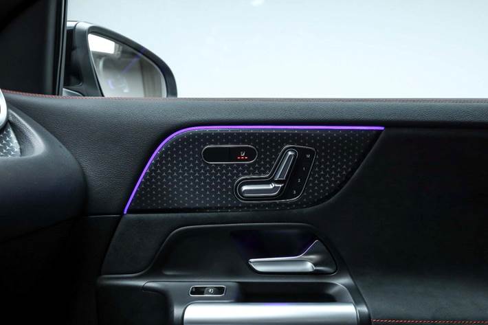 Sort Mercedes EQA250+ fra 2025