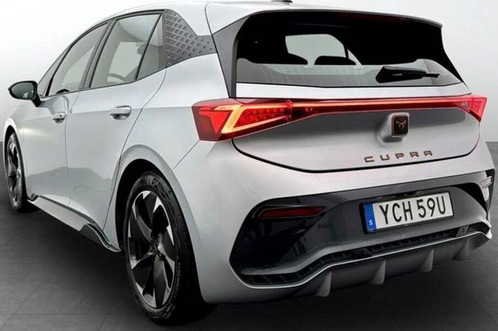 Sølv Cupra Born fra 2023