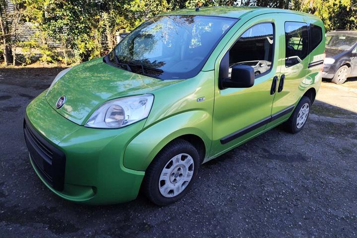 Gul Fiat Qubo fra 2015 set udefra
