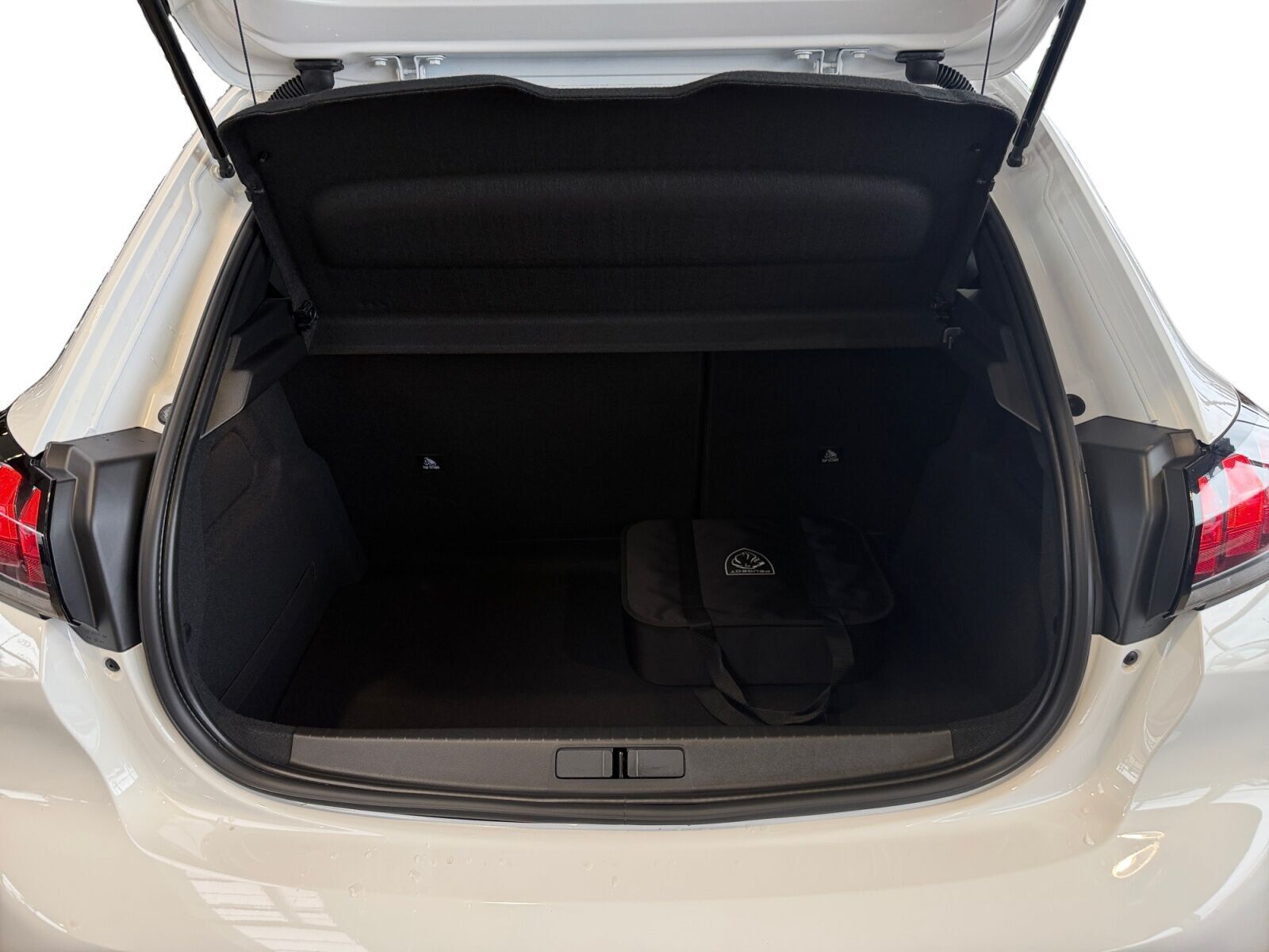 Hvid Peugeot e-208 fra 2022