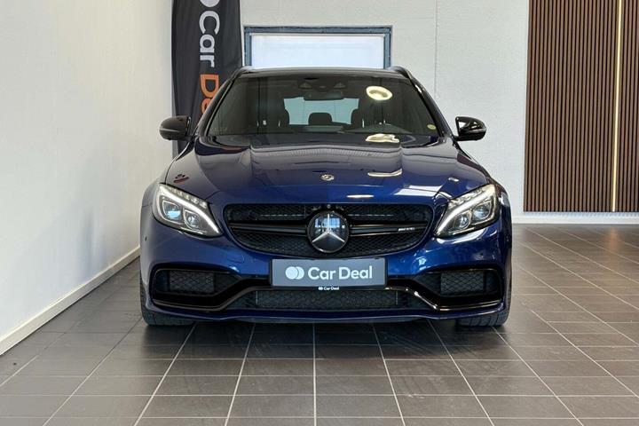 Blå Mercedes C63 fra 2017