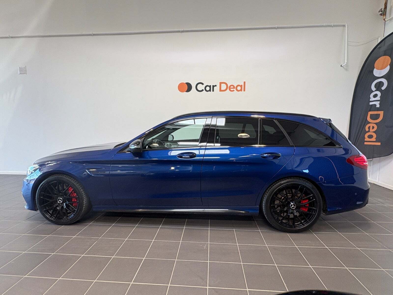 Blå Mercedes C63 fra 2017