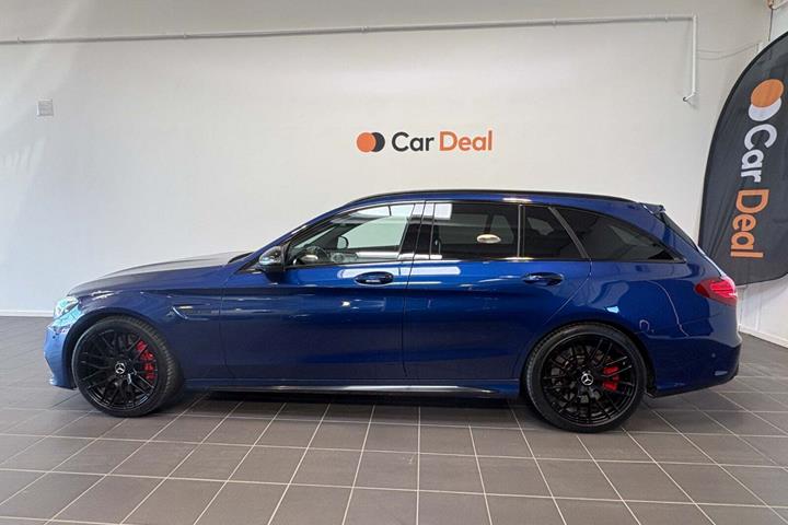 Blå Mercedes C63 fra 2017