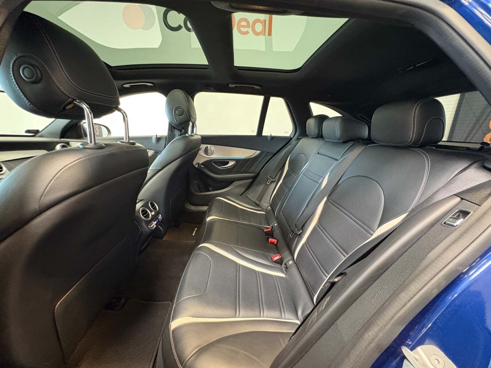 Blå Mercedes C63 fra 2017