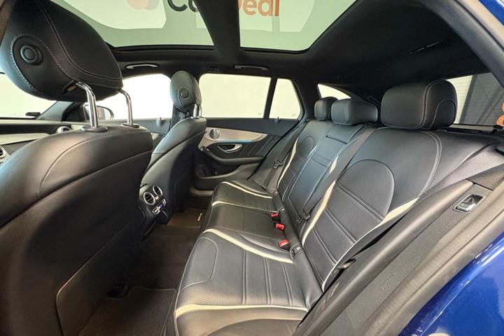 Blå Mercedes C63 fra 2017