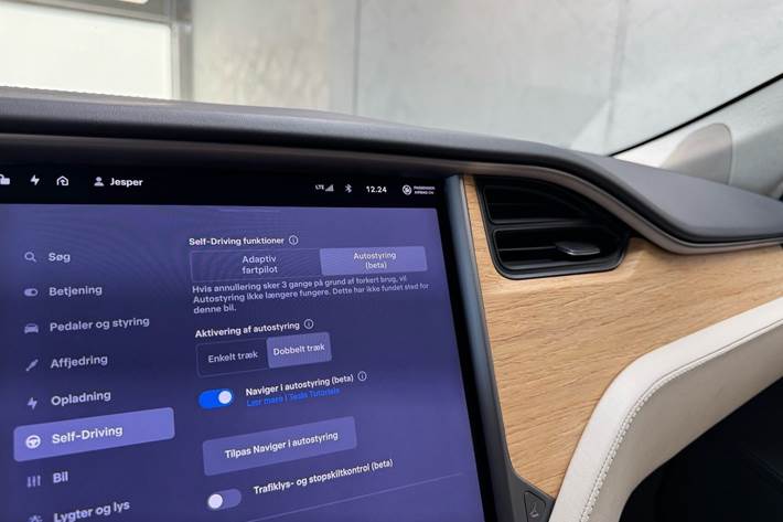 Blå Tesla Model S fra 2019