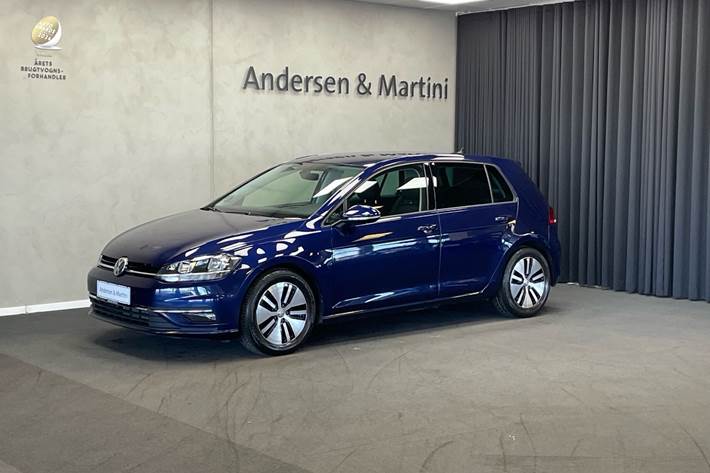 Blå VW Golf fra 2019