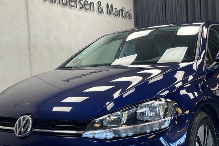 Blå VW Golf fra 2019