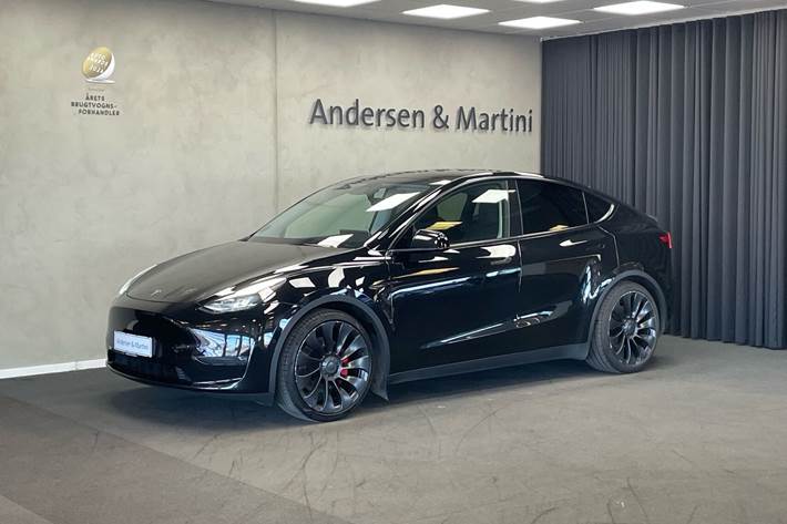 Sort Tesla Model Y fra 2022