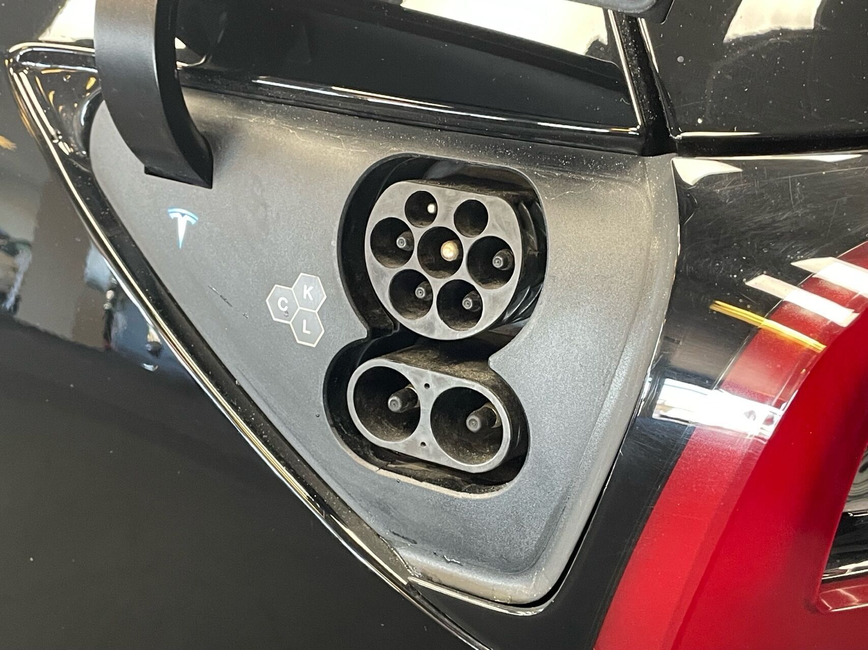 Sort Tesla Model Y fra 2022