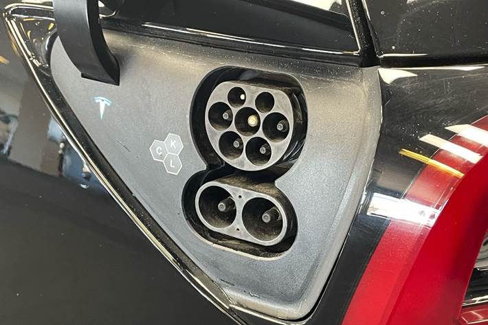 Sort Tesla Model Y fra 2022