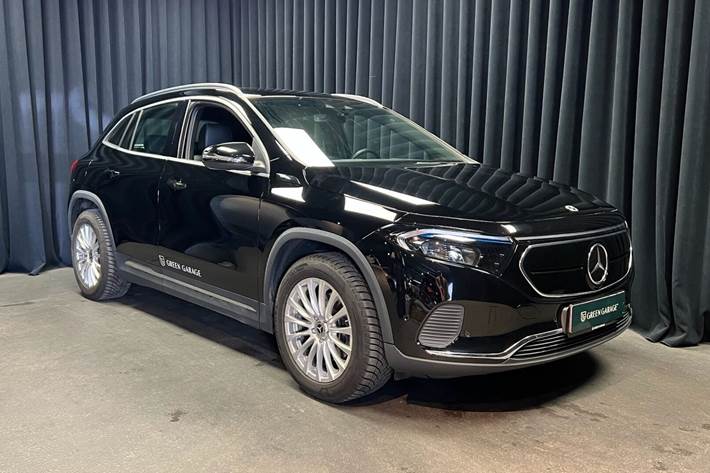 Sort Mercedes EQA 250 fra 2022 set udefra