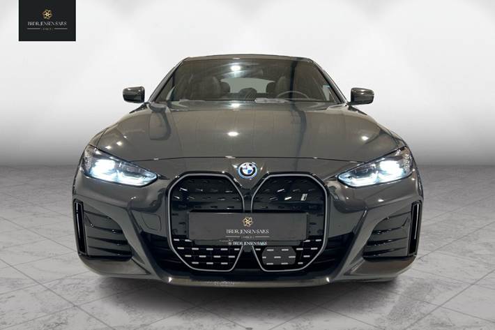 Grå BMW i4 fra 2023