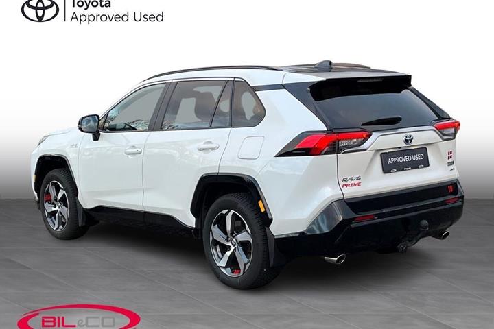 Hvid Toyota RAV4 Plug-in fra 2022