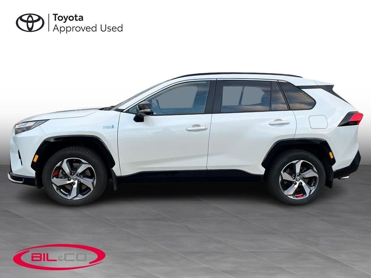 Hvid Toyota RAV4 Plug-in fra 2022