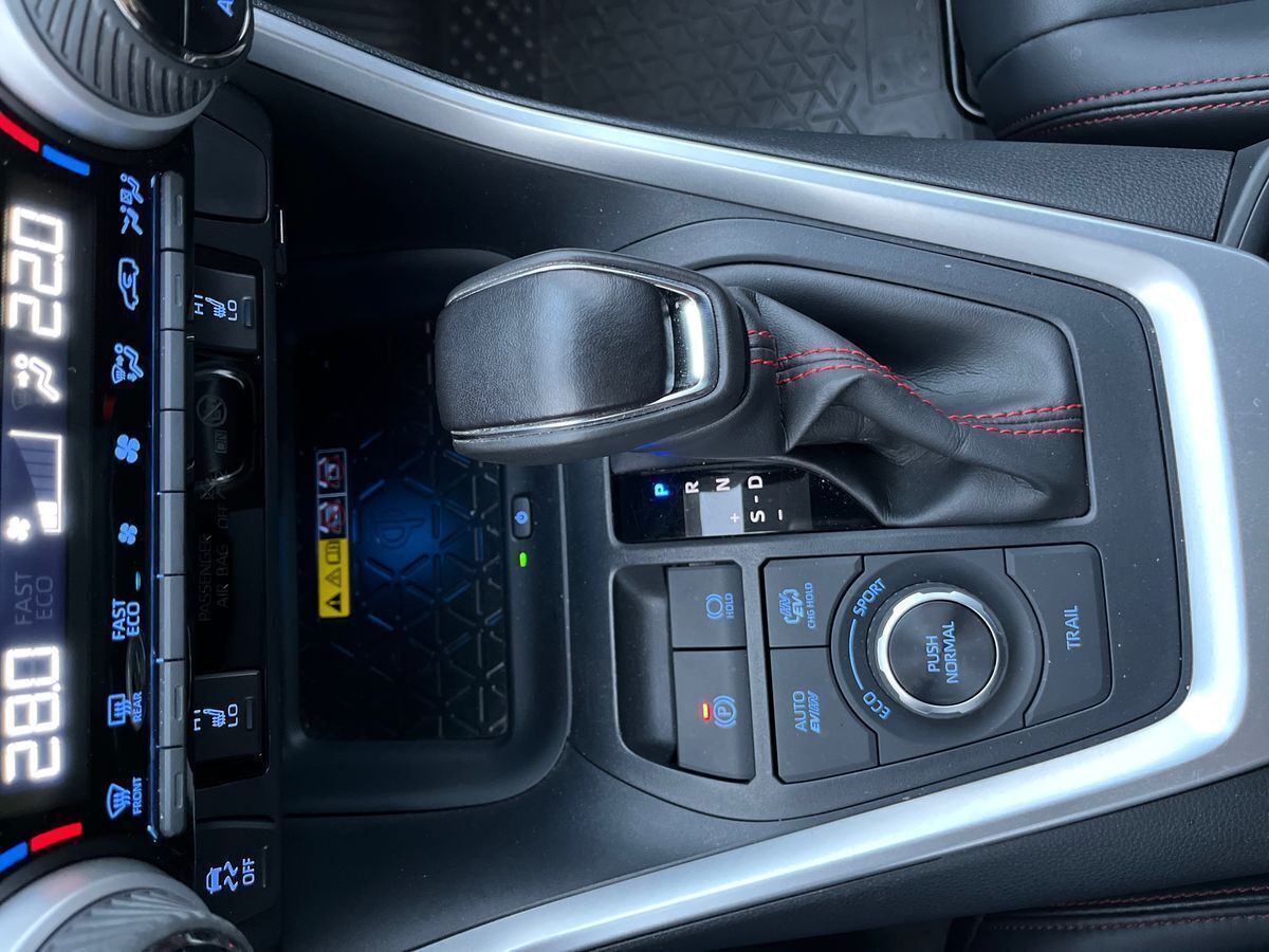Hvid Toyota RAV4 Plug-in fra 2022