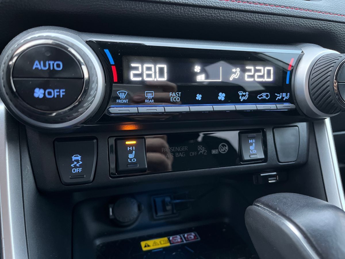 Hvid Toyota RAV4 Plug-in fra 2022