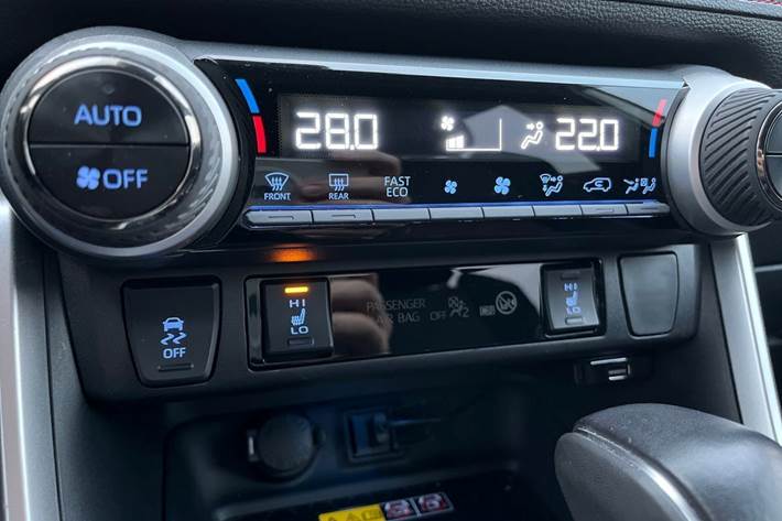 Hvid Toyota RAV4 Plug-in fra 2022