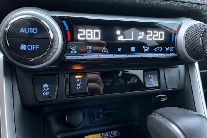 Hvid Toyota RAV4 Plug-in fra 2022