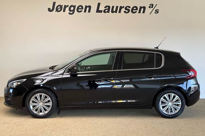 Sort Peugeot 308 fra 2019