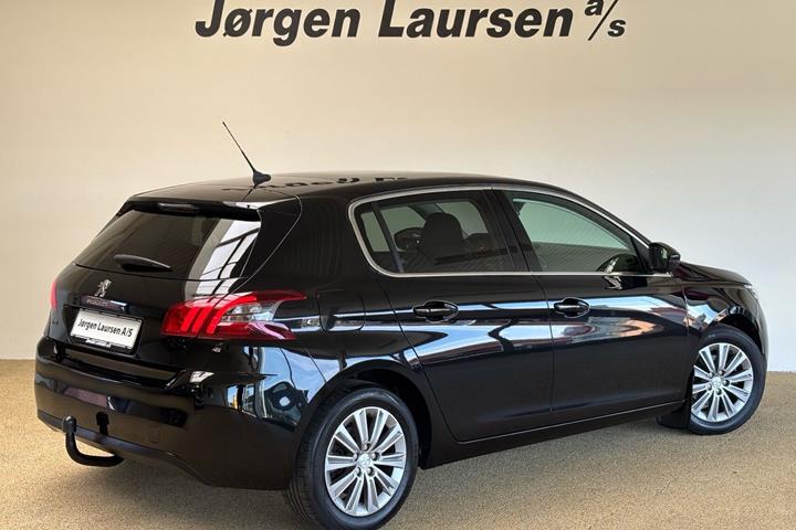 Sort Peugeot 308 fra 2019